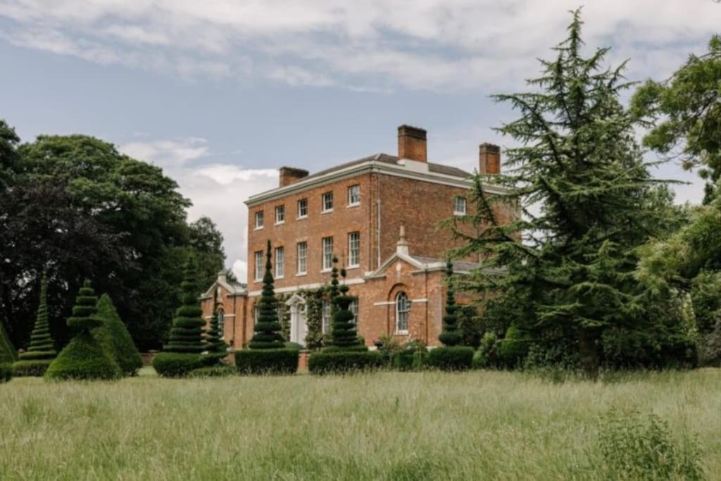 Cressy Hall - Historic Grade II Listed Manor, Gorgeous Topiary Garden Gosberton エクステリア 写真