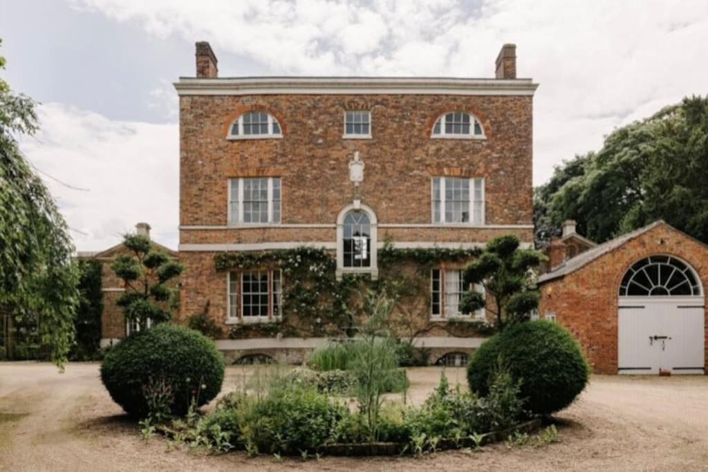 Cressy Hall - Historic Grade II Listed Manor, Gorgeous Topiary Garden Gosberton エクステリア 写真