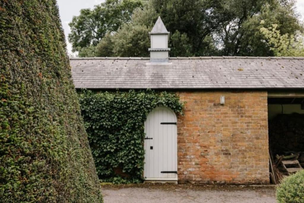 Cressy Hall - Historic Grade II Listed Manor, Gorgeous Topiary Garden Gosberton エクステリア 写真