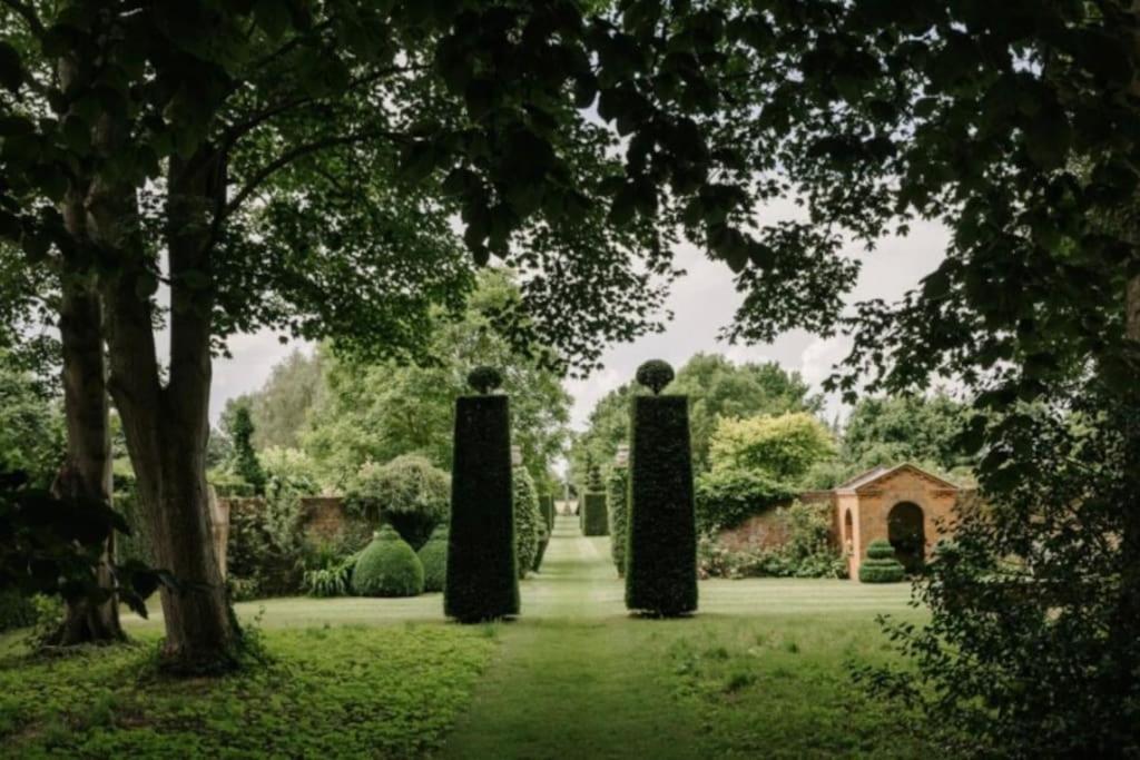 Cressy Hall - Historic Grade II Listed Manor, Gorgeous Topiary Garden Gosberton エクステリア 写真